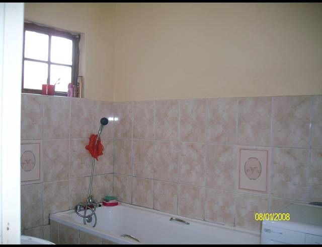 2 BEDROOM FREEHOLD FOR SALE IN MPOPHOMENI